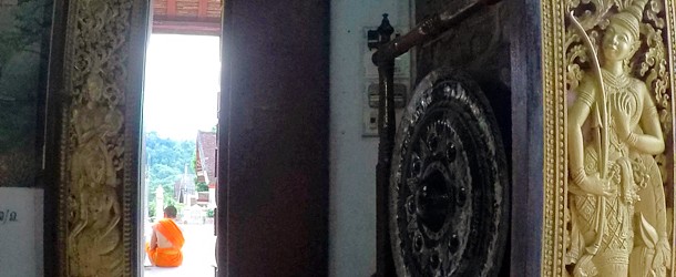 luang-prabang-evening-chant-time